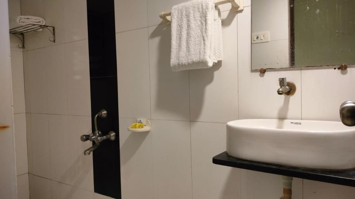 Hotel Sai Nidhi Executive-Mindspace Airoli Navi Mumbai Bagian luar foto